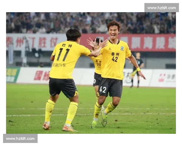 苏超争议一幕！泰州 5 号恶意踹人染红，裁判判罚引球迷集体声讨